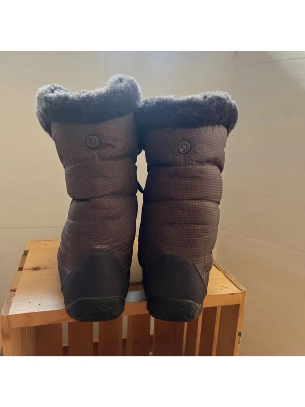 The North Face Size 8 Brown  Faux Fur Lined Quilted Goose Down Winter Boot